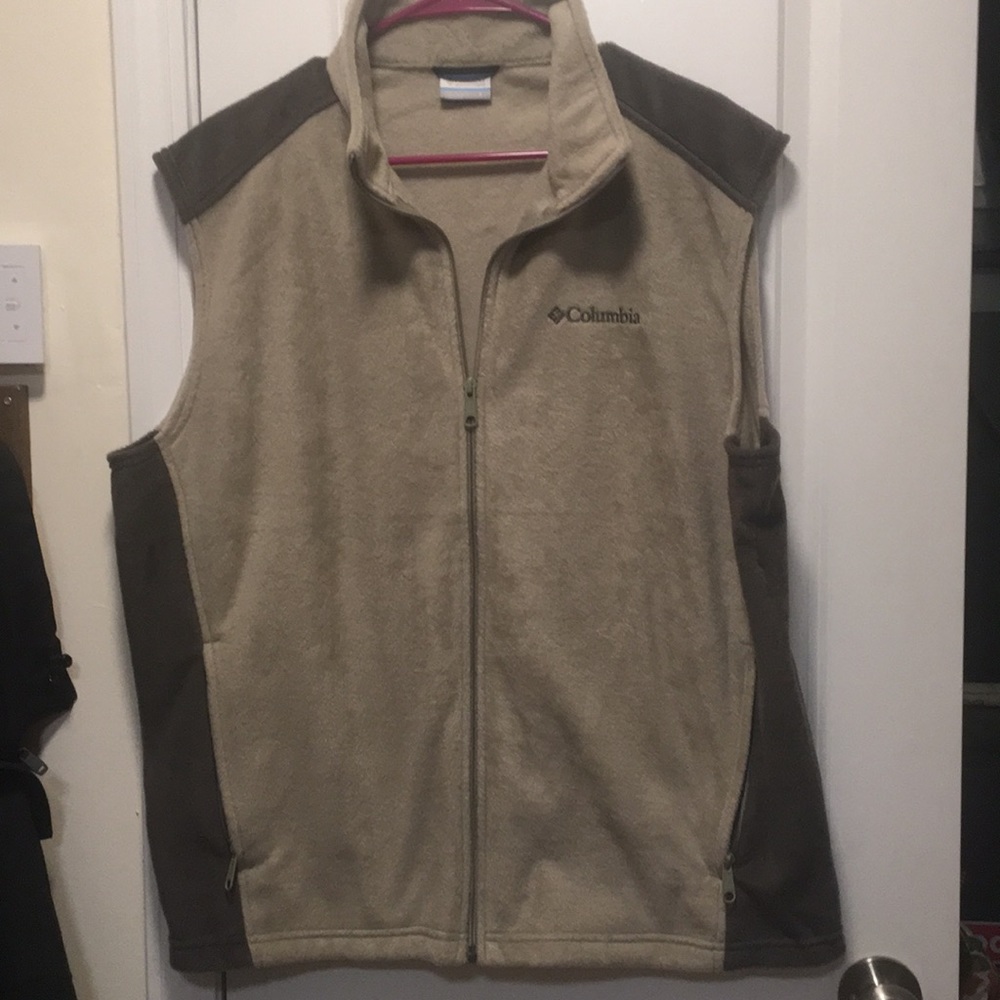 Two color men’s large Columbia vest